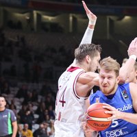 Latvija ar kaunpilnu zaudējumu noslēdz 'Eurobasket 2015'