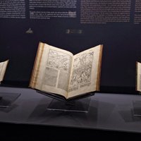 Foto: Uz Rīgu atvestas 500 gadus senas grāmatas no visas Eiropas