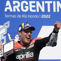 Espargaro karjeras divsimtajās 'MotoGP' sacīkstēs svin pirmo uzvaru