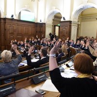 Saeima pieņem vidēja termiņa budžeta ietvaru un sadala deputātu kvotas
