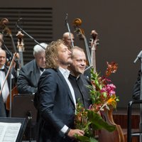 Foto: Liepājā pasaules pirmatskaņojumu piedzīvojusi Kārļa Lāča 'Latvju simfonija'