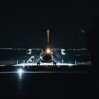 Video: Mācību laikā uz Liepājas šosejas nolaižas NATO lidmašīna