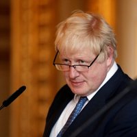 Борис Джонсон отказался уходить в отставку из-за разногласий с Мэй по Brexit