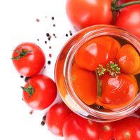 Малосольные помидоры быстрого приготовления с чесноком и зеленью