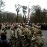 ФОТО, ВИДЕО: Парад в День Лачплесиса не обошелся без российских военных