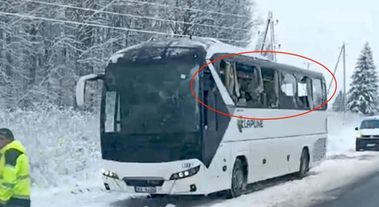 Uz Liepājas šosejas ar autobusam nolauztu spoguli nonāvēta pasažiere