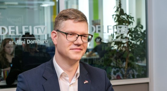 'Delfi TV ar Jāni Domburu': Ķirsis par 'Vienotības' dzīvotspēju, veciem viepļiem un Rīgas kaķiem