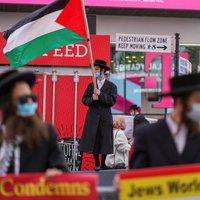 Foto: Ortodoksālie ebreji Ņujorkas Taimskvērā iestājas par Palestīnu
