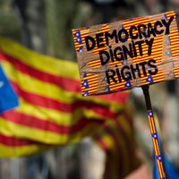 Spānijas prokuratūra draud aizturēt Katalonijas neatkarību atbalstošos mērus