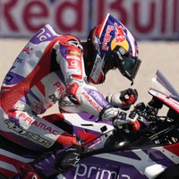 Martins ar uzvaru 'MotoGP' posmā Japānā par trim punktiem atpaliek no Banjajas