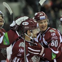 Video: Rīgas 'Dinamo' laukumā dominē un pieveic 'Amur'