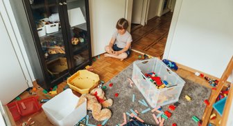 Уборка в детской: как приучить ребенка к порядку — несколько простых приемов