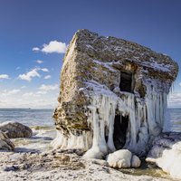 Захватывающие ФОТО: Зимнее море и ледяные "скульптуры" в Северных фортах Лиепаи