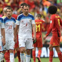 ЕC не будет распространять санкции против России на футбол