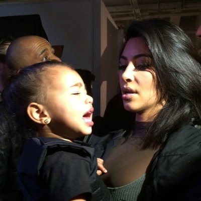 ФОТО: Ким Кардашьян критикуют за воспитание дочери