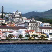 Delfīni, ananasi un spoku viesnīca miera ieskautajās Azoru salās