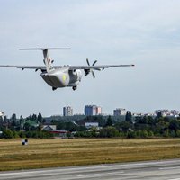 Pie Maskavas avarējusi jaunākā Krievijas militārā lidmašīna Il-112V