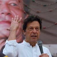 Pakistānas premjers Kans neiztur neuzticības balsojumu