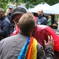 Министр и множество дипломатов приняли участие в гей-параде в Риге