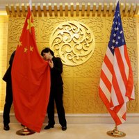 Ar tarifu draudiem ASV 'atklāj uguni' pret pasauli, pauž Ķīna