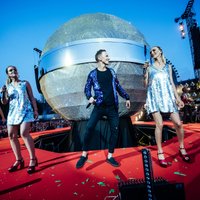 Foto: Liepājā fanu tūkstošus sajūsmina 'Prāta vētras' grandiozais šovs