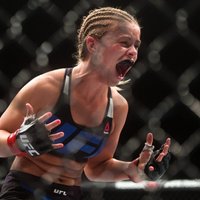 ВИДЕО: Девушка-боец UFC сломала руку о лоб соперницы