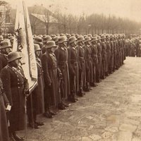 Vēsturiski foto: Saules mūžu Štāba bataljonam!