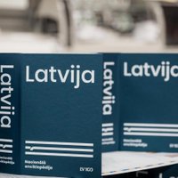 Atvērs Nacionālās enciklopēdijas sējumu 'Latvija'