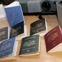 Берзиньш подписал спорные поправки о гражданстве