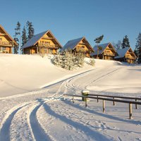 Ziemas prieku centrs Madona: kur slēpot un baudīt sniegu šajā Vidzemes mazpilsētā