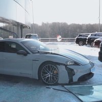 Video: Krievijas blogeris ar 180 tūkstošu 'Porsche' izbrauc caur dīlercentra skatlogu
