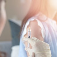 Facebook и Instargam начали борьбу с противниками прививок