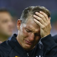 Švainštaigers ar asarām acīs atvadās no Vācijas futbola izlases