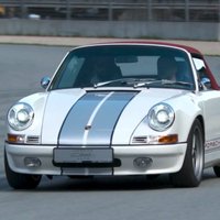 Video: Latvieši restaurē 'Porsche' kabrioletu arābu kolekcionāram