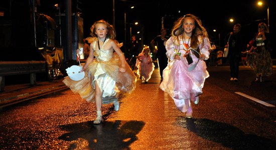 Fotoreportāža: princeses un pūķi 'O!Kartes' nakts skrējienā