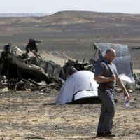 'EgyptAir' mehāniķi tur aizdomās par bumbas ievietošanu nokritušajā Krievijas lidmašīnā