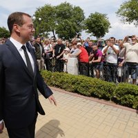 Medvedevs Krimas pensionāriem: Naudas nav, bet jūs turieties
