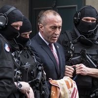 Atbrīvots par kara noziegumiem aizdomās turētais bijušais Kosovas premjers Haradinajs