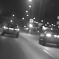 Video: Policija Jelgavā aptur ar 140 km/h braucošu BMW un 'Audi' tandēmu