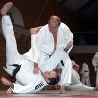 Путин получил восьмой дан по каратэ-до