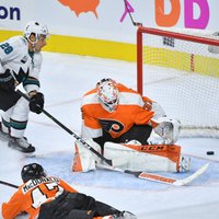Filadelfijas 'Flyers' piedzīvo graujošu zaudējumu sezonas pirmajā mājas spēlē