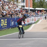 Latvijas jaunāko grupu braucēji Valmierā notiekošajā Eiropas BMX čempionātā izcīna piecas medaļas