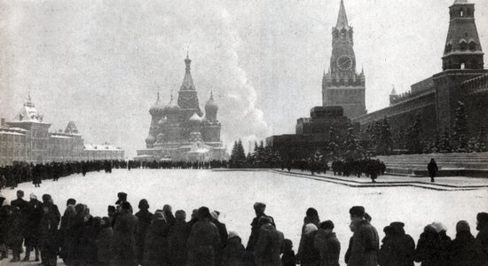1924. gads: Maskavā apraud Ļeņinu, sirreālisti publicē manifestu, dibina Latviešu folkloras krātuvi