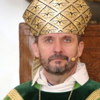 'Šķelšanās luteriskajā baznīcā': Vanags teologu dekāniem atbild ar padomu par baļķi acī