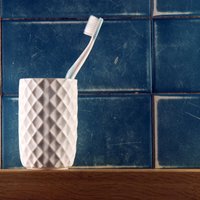 Citrons, soda un mutes skalojamais – kā efektīvi mazgāt zobu birstes trauciņu