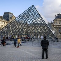 Символ Парижа или мистический символ? Что представляет собой знаменитая пирамида Лувра