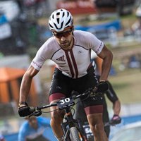 Kalnu riteņbraucējs Blūms ieņem 11. vietu Itālijas kausa posmā
