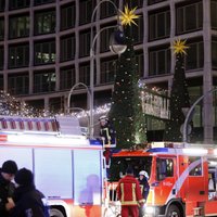 ФОТО, ВИДЕО: В Берлине грузовик врезался в Рождественский рынок: 11 погибших, 48 пострадавших