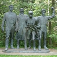 В Литве запрещены календари с советскими памятниками