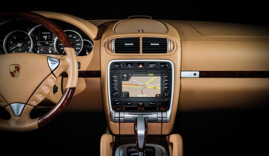 Porsche offers a modern multimedia system for classic models